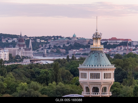 Water tower in Margaret Island in Budapest with panorama-stock-foto