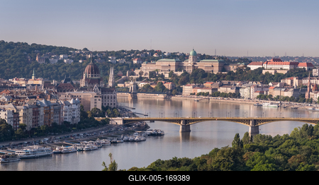 panoramaic view of Budapest with Parliament-stock-foto