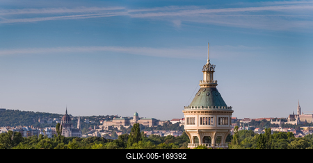 Water tower in Margaret Island in Budapest with panorama-stock-foto