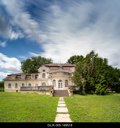 Horthy Castle in Kenderes, Hungary-stock-foto