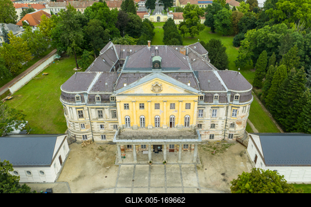Aerial photo of  beautiful Batthyany castle, Kormend-stock-foto