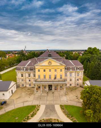 Aerial photo of  beautiful Batthyany castle, Kormend-stock-foto