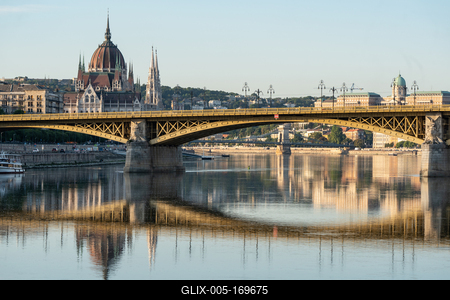 Beautiful Hungarian parliament in budapest, Hungary-stock-foto