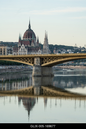 Beautiful Hungarian parliament in budapest, Hungary-stock-foto