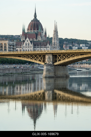 Beautiful Hungarian parliament in budapest, Hungary-stock-foto