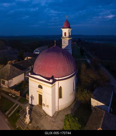 drone photo of church in palkonya at night-stock-foto