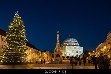 Szechenyi square in Pecs before Christams-stock-foto