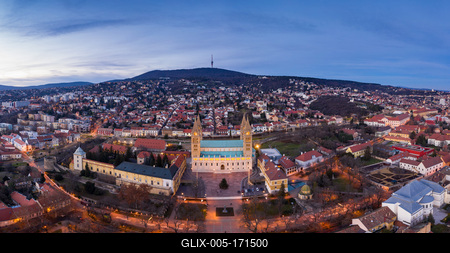 aerial view of Cathedral in Pecs at night-stock-foto
