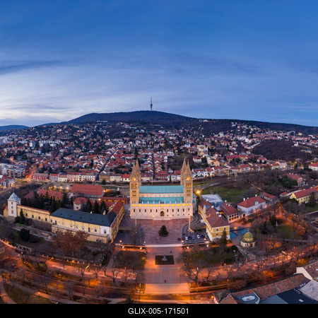 aerial view of Cathedral in Pecs at night-stock-foto