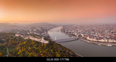 Aerial view of Budapest with beautiful sunrise-stock-foto