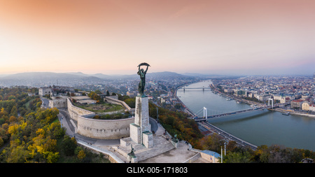 Aerial view of Budapest with beautiful sunrise-stock-foto