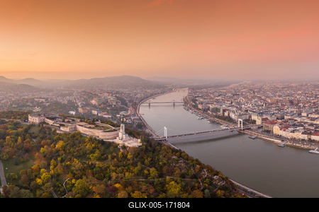 Aerial view of Budapest with beautiful sunrise-stock-foto
