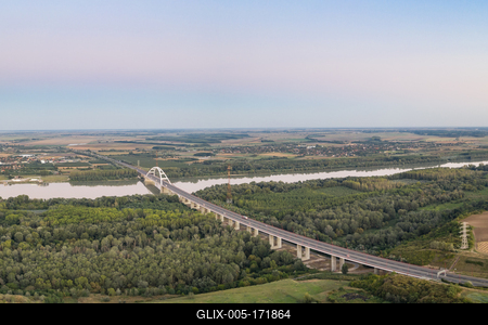 Pentele bridge across river Danube to connect Dunavecse with Kisapostag-stock-foto