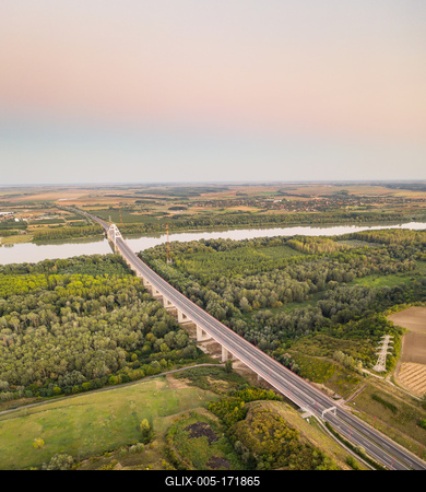 Pentele bridge across river Danube to connect Dunavecse with Kisapostag-stock-foto