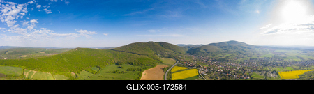 yellow canola field with Mecsek Hills-stock-foto