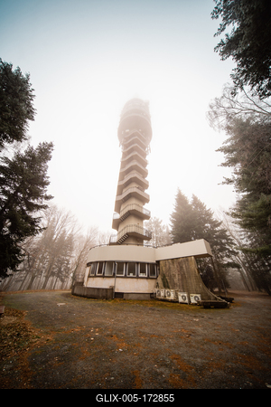 Tv tower in Zalaegerszeg with foggy sky-stock-foto