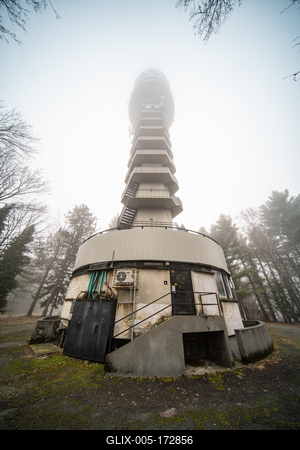 Tv tower in Zalaegerszeg with foggy sky-stock-foto