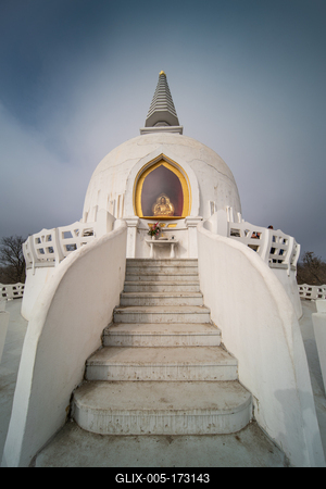 white stupa in hungary, Zalaszanto, called peace stupa-stock-foto