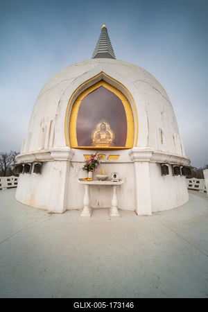 white stupa in hungary, Zalaszanto, called peace stupa-stock-foto