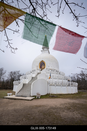 white stupa in hungary, Zalaszanto, called peace stupa-stock-foto