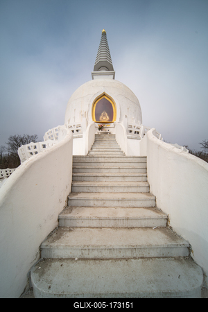 white stupa in hungary, Zalaszanto, called peace stupa-stock-foto