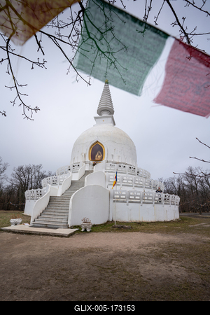 white stupa in hungary, Zalaszanto, called peace stupa-stock-foto