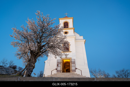 Small chapel with almond tree, called havas boldogasszony templom-stock-foto