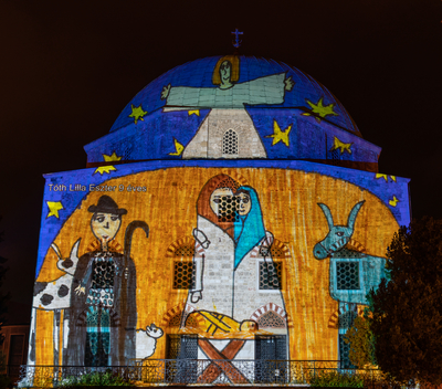 PECS, HUNGARY - DECEMBER 2 2022: Christmas color painting on Dzsami at Szechenyi Square in Pecs. December 2, 2022 Pecs, Hungary-stock-foto