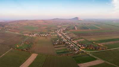 Aerial view of Szarsomlyo mountain with small village in Hungary-stock-foto