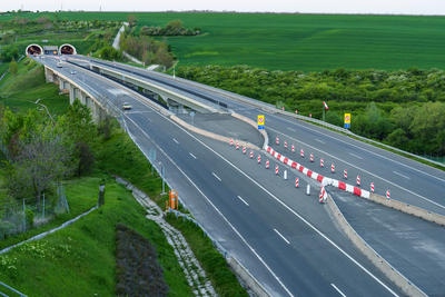 Hungarian M6 highway with tunel at evening-stock-foto