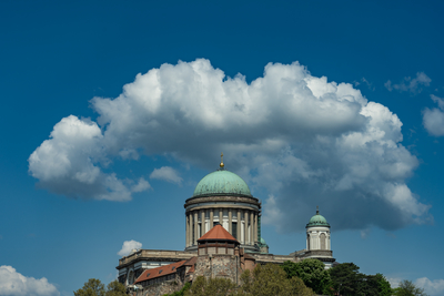 Beautiful Basilica in Esztergom, Hungary-stock-foto
