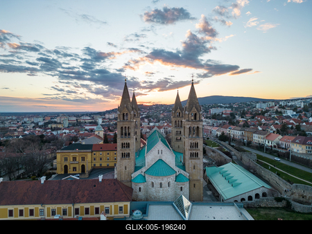 Pecs, Szekesegyhaz. bird eye view-stock-foto