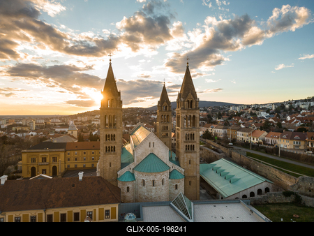 Pecs, Szekesegyhaz. bird eye view-stock-foto