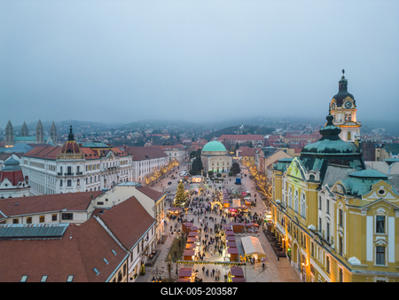 Aerial photo of Advent market in Pecs, Hungary-stock-foto
