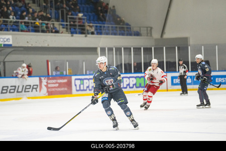 BUDAPEST - FEBRUARY 2: MAC Budapest (Budapest Jégkorong Akadémia Hockey Club) (blue) and Gyergyoi HK  (white) ice hockey teams participate in Championship, February 2, 2024 in Budapest, Hungary.-stock-foto