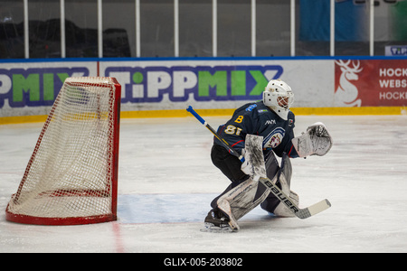 BUDAPEST - FEBRUARY 2: MAC Budapest (Budapest Jégkorong Akadémia Hockey Club) (blue) and Gyergyoi HK  (white) ice hockey teams participate in Championship, February 2, 2024 in Budapest, Hungary.-stock-foto