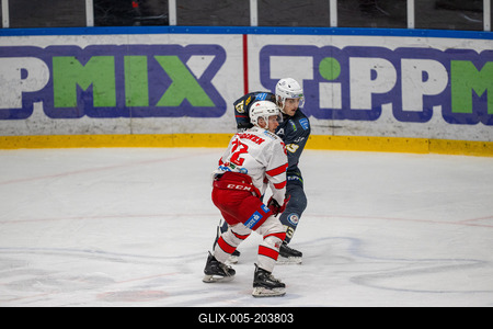 BUDAPEST - FEBRUARY 2: MAC Budapest (Budapest Jégkorong Akadémia Hockey Club) (blue) and Gyergyoi HK  (white) ice hockey teams participate in Championship, February 2, 2024 in Budapest, Hungary.-stock-foto