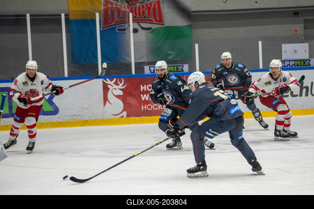 BUDAPEST - FEBRUARY 2: MAC Budapest (Budapest Jégkorong Akadémia Hockey Club) (blue) and Gyergyoi HK  (white) ice hockey teams participate in Championship, February 2, 2024 in Budapest, Hungary.-stock-foto