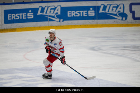 BUDAPEST - FEBRUARY 2: MAC Budapest (Budapest Jégkorong Akadémia Hockey Club) (blue) and Gyergyoi HK  (white) ice hockey teams participate in Championship, February 2, 2024 in Budapest, Hungary.-stock-foto