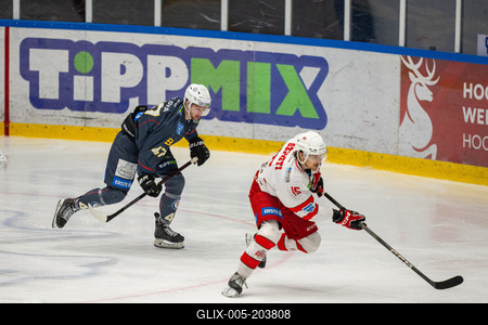 BUDAPEST - FEBRUARY 2: MAC Budapest (Budapest Jégkorong Akadémia Hockey Club) (blue) and Gyergyoi HK  (white) ice hockey teams participate in Championship, February 2, 2024 in Budapest, Hungary.-stock-foto