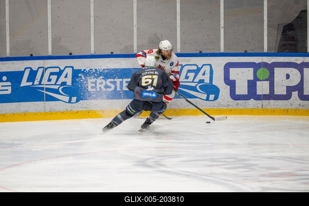 BUDAPEST - FEBRUARY 2: MAC Budapest (Budapest Jégkorong Akadémia Hockey Club) (blue) and Gyergyoi HK  (white) ice hockey teams participate in Championship, February 2, 2024 in Budapest, Hungary.-stock-foto