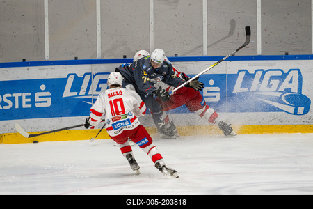 BUDAPEST - FEBRUARY 2: MAC Budapest (Budapest Jégkorong Akadémia Hockey Club) (blue) and Gyergyoi HK  (white) ice hockey teams participate in Championship, February 2, 2024 in Budapest, Hungary.-stock-foto