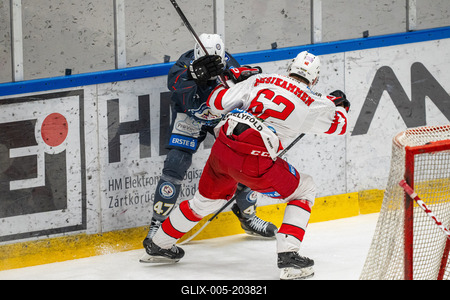 BUDAPEST - FEBRUARY 2: MAC Budapest (Budapest Jégkorong Akadémia Hockey Club) (blue) and Gyergyoi HK  (white) ice hockey teams participate in Championship, February 2, 2024 in Budapest, Hungary.-stock-foto