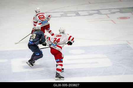 BUDAPEST - FEBRUARY 2: MAC Budapest (Budapest Jégkorong Akadémia Hockey Club) (blue) and Gyergyoi HK  (white) ice hockey teams participate in Championship, February 2, 2024 in Budapest, Hungary.-stock-foto