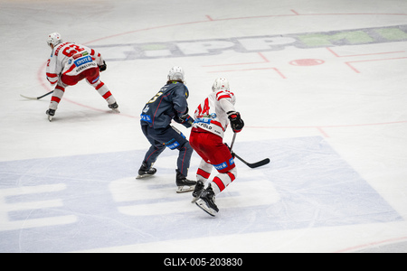 BUDAPEST - FEBRUARY 2: MAC Budapest (Budapest Jégkorong Akadémia Hockey Club) (blue) and Gyergyoi HK  (white) ice hockey teams participate in Championship, February 2, 2024 in Budapest, Hungary.-stock-foto