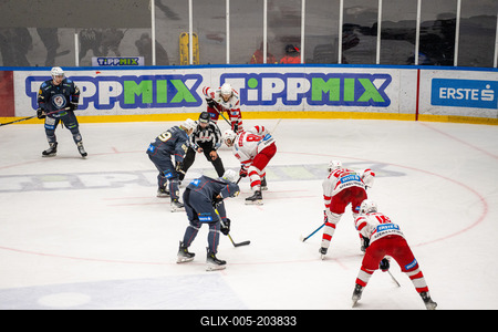 BUDAPEST - FEBRUARY 2: MAC Budapest (Budapest Jégkorong Akadémia Hockey Club) (blue) and Gyergyoi HK  (white) ice hockey teams participate in Championship, February 2, 2024 in Budapest, Hungary.-stock-foto