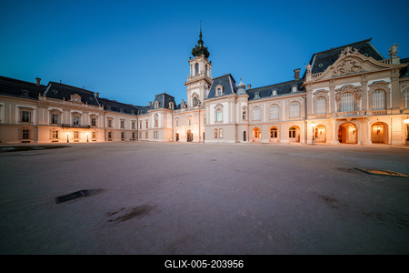 Festetics Castle in Keszthely at night-stock-foto