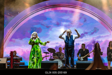 PECS, HUNGARY - JUNE 07: Korda Gyorgy and Balazs Klari sing at the Korda 85 concert . It was a public free concert in Szechenyi square in June 07, 2024 in Pecs, Hungary-stock-foto