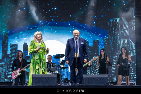 PECS, HUNGARY - JUNE 07: Korda Gyorgy and Balazs Klari sing at the Korda 85 concert . It was a public free concert in Szechenyi square in June 07, 2024 in Pecs, Hungary-stock-foto