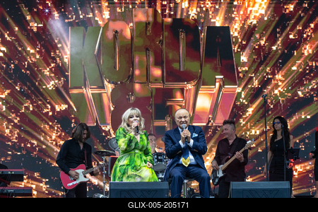 PECS, HUNGARY - JUNE 07: Korda Gyorgy and Balazs Klari sing at the Korda 85 concert . It was a public free concert in Szechenyi square in June 07, 2024 in Pecs, Hungary-stock-foto